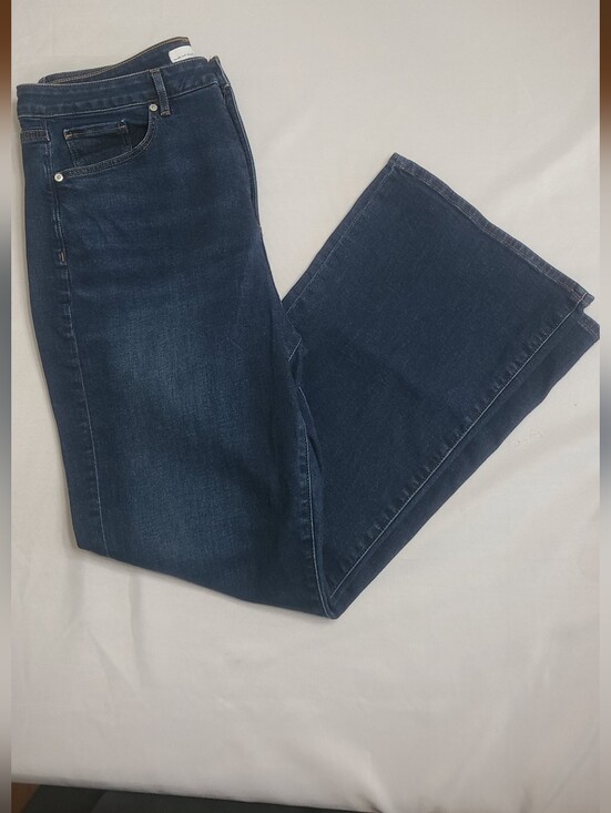 LOFT Denim - Loft Slim Curvy Flare Jeans.  33/16